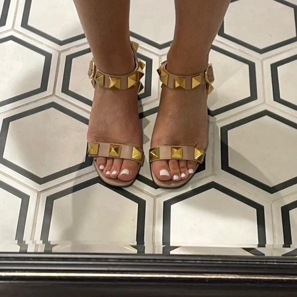 Valentino Garavani Gold and Tan Sandals - Picture 4 of 12